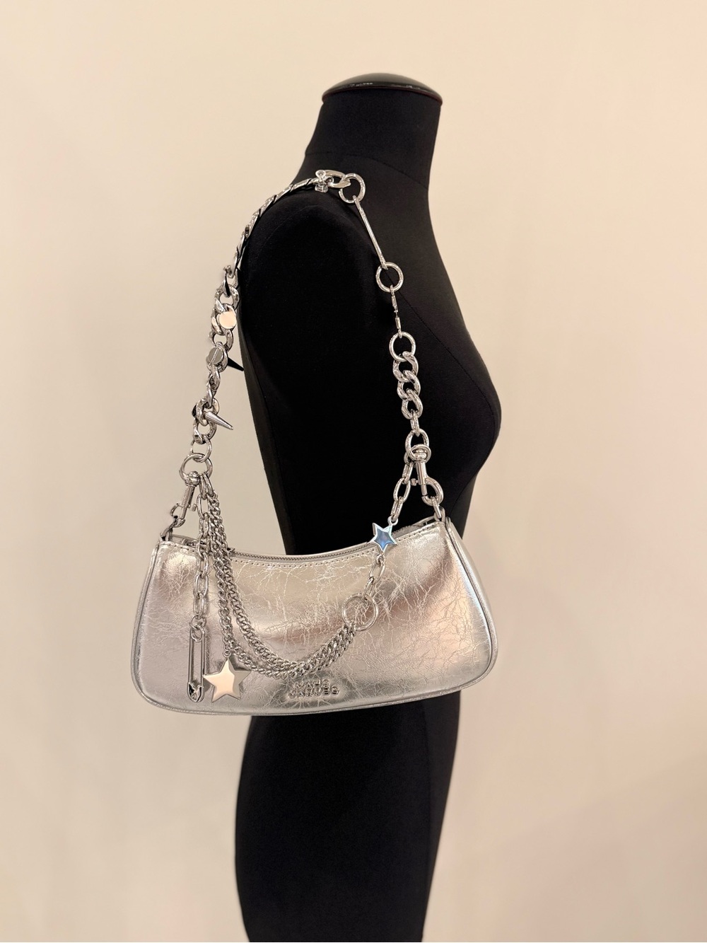 NWT Marc Jacobs crinkle shoulder bag with chain charm- silver (LAST ONE!) - Picture 2 of 10